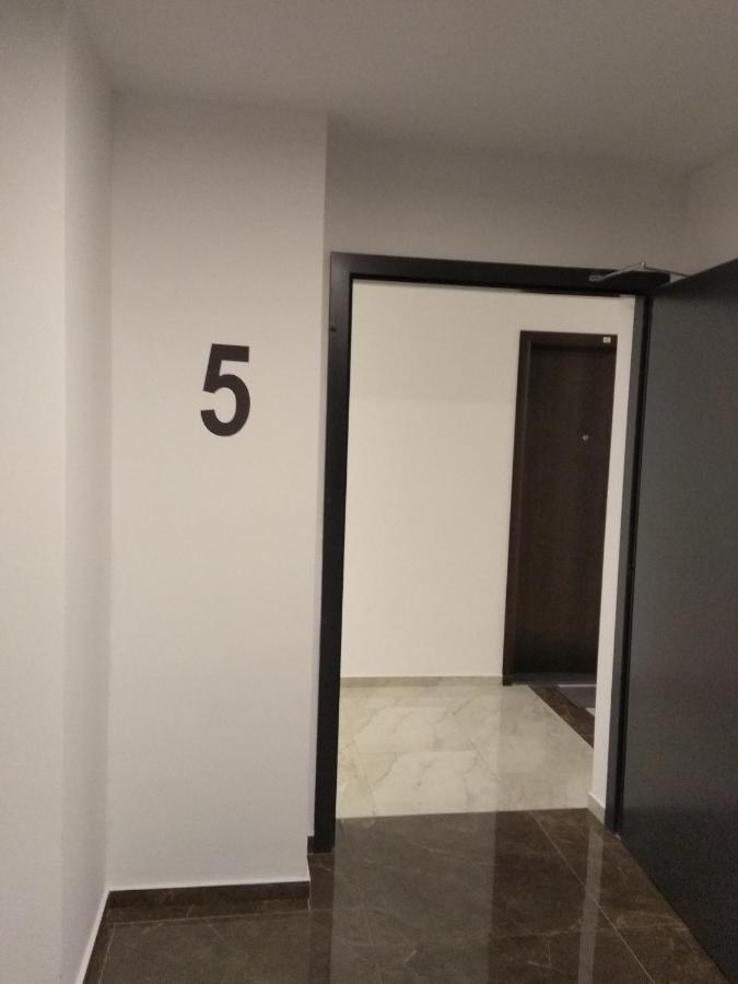 Studio Apartman Krila Wings- Parking In Garage Zagreb Exterior foto