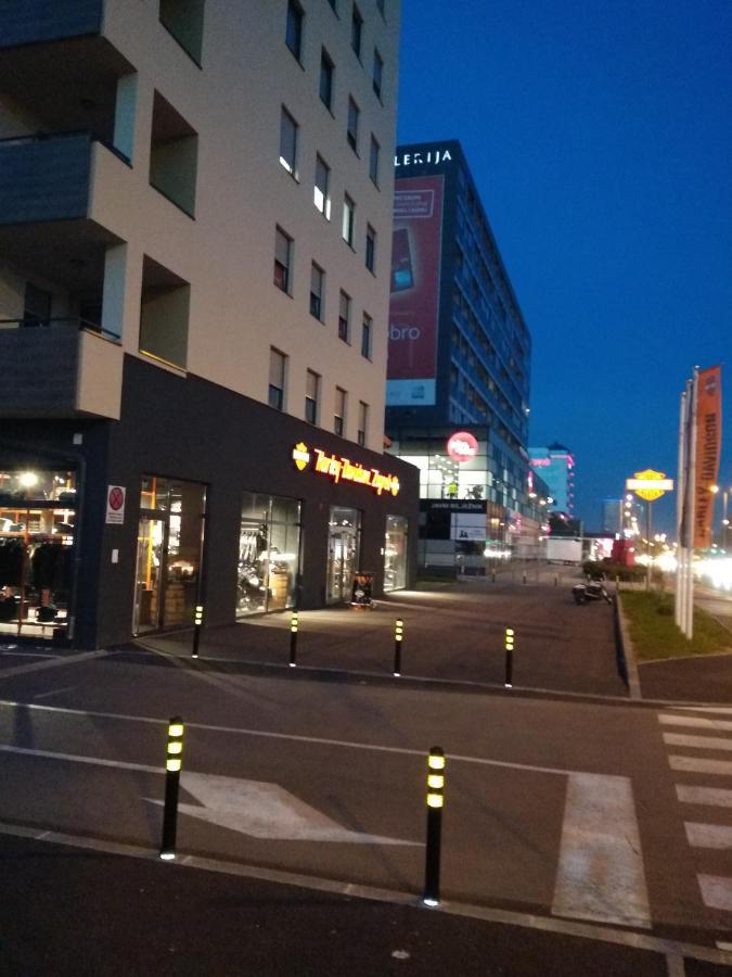 Studio Apartman Krila Wings- Parking In Garage Zagreb Exterior foto